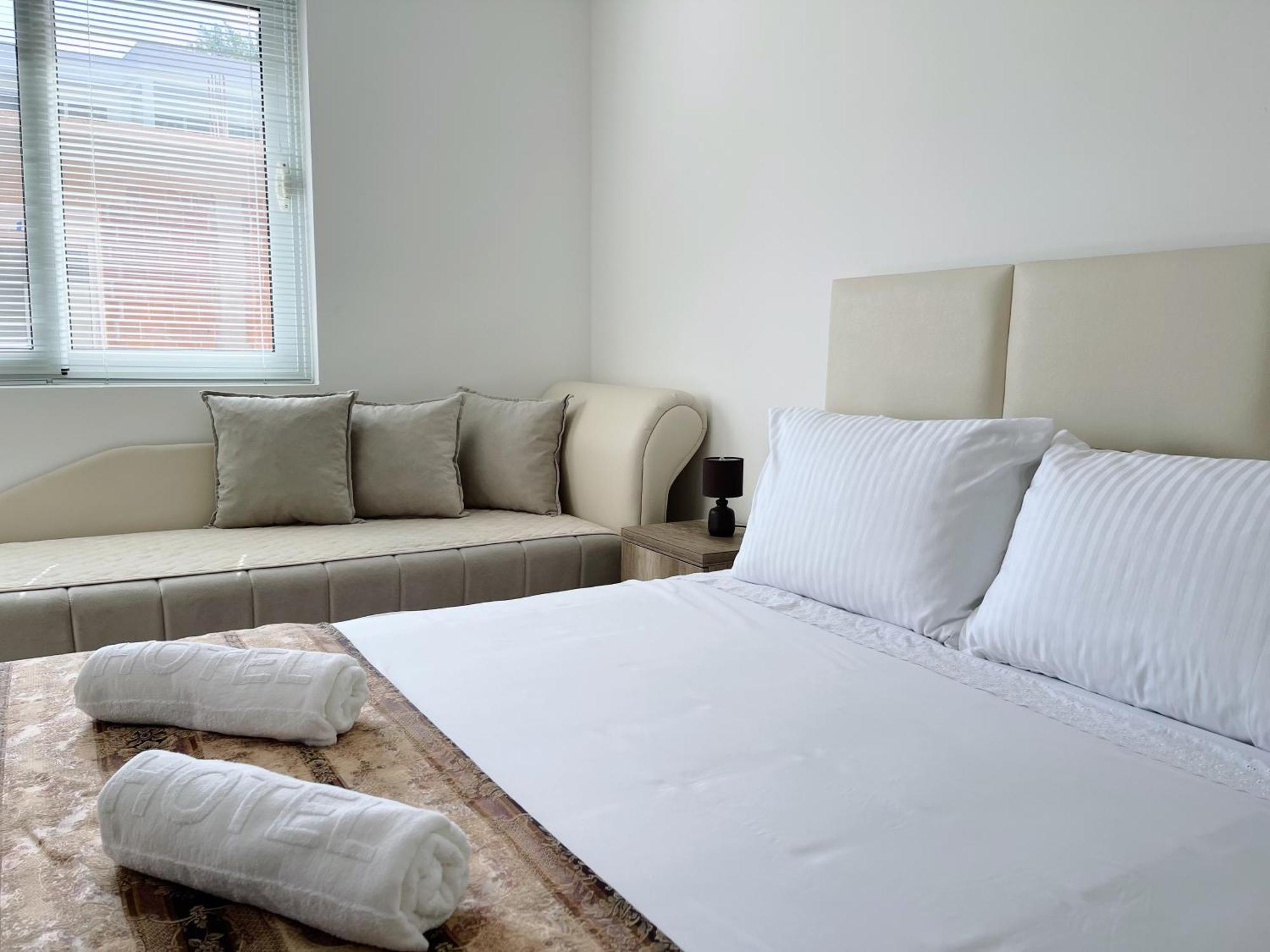 Guest House Koliqi - Hotel & Apartments Ülgün Dış mekan fotoğraf
