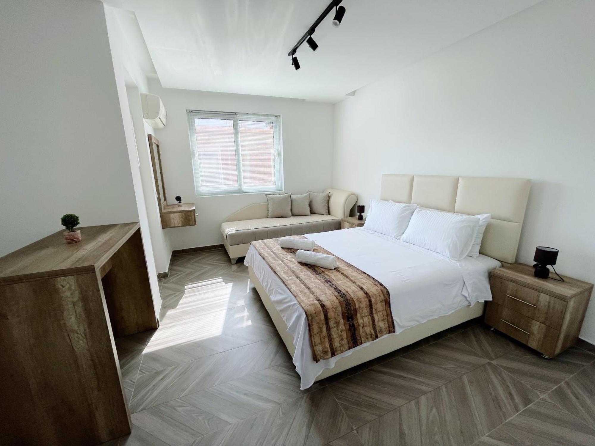 Guest House Koliqi - Hotel & Apartments Ülgün Dış mekan fotoğraf