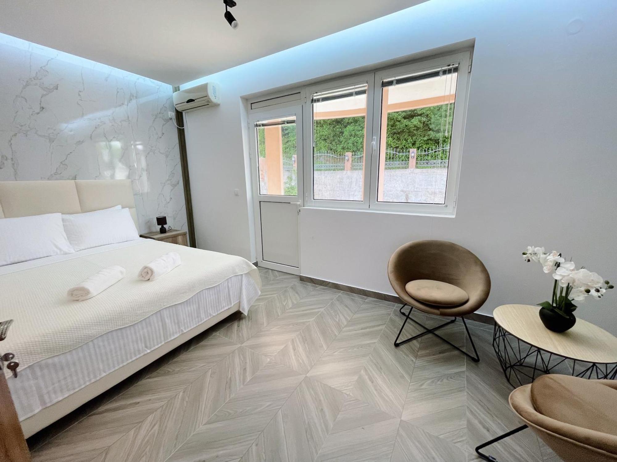 Guest House Koliqi - Hotel & Apartments Ülgün Dış mekan fotoğraf
